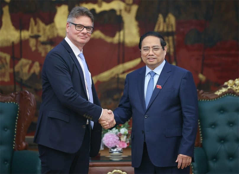 Prime Minister Pham Minh Chinh receives Antoine Colin, vice president for global supply chain digital transformation & resilience at HP, in Hanoi, June 20, 2025. Photo courtesy of the government's news portal.