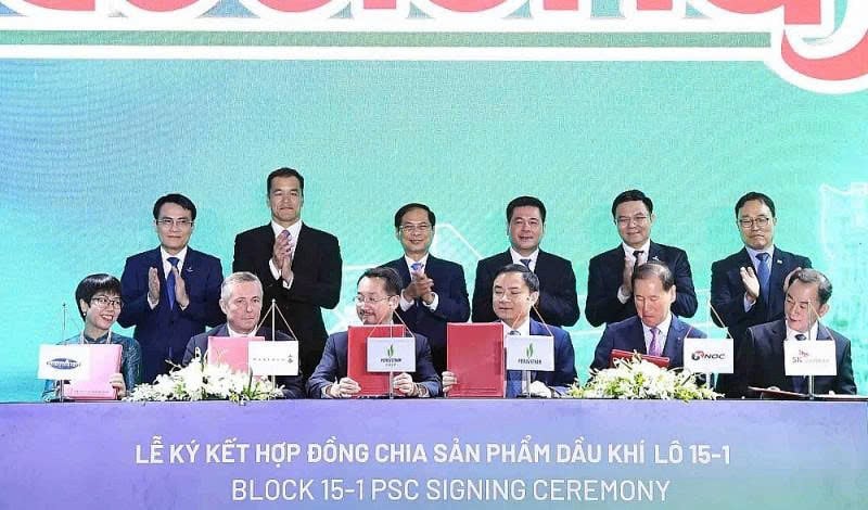 At the signing ceremony of a new production sharing contract (PSC) for Block 15-1 in the continental shelf off southern Vietnam, June 20, 2025.
