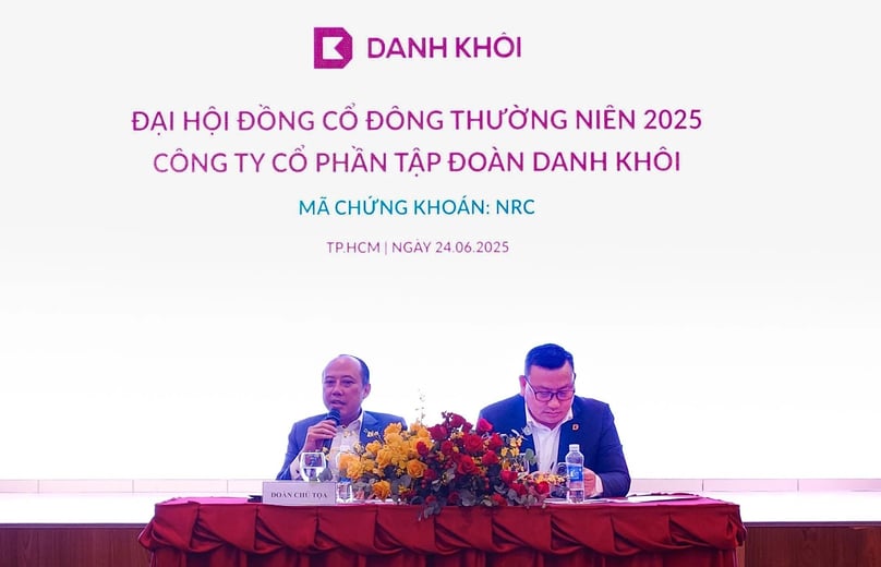 Danh Khoi Group chairman Le Thong Nhat (left) responds to investor questions at the AGM on June 24, 2025. Photo by The Investor/Vu Pham.