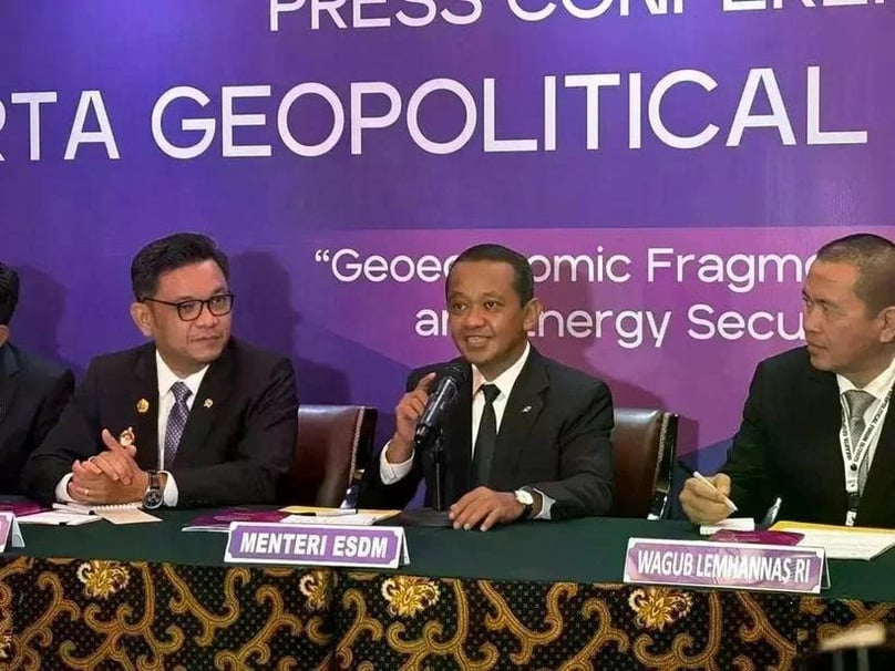 Energy and Mineral Resources Minister Bahlil Lahadalia (center) speaks at the Jakarta Geopolitical Forum on June 24, 2025. Photo courtesy of Jakartaglobe.id.