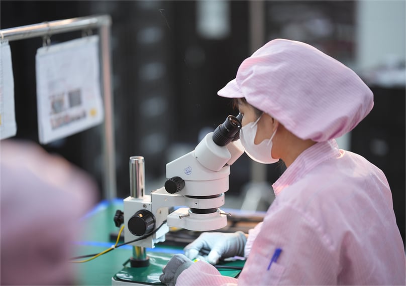 A worker at Sunhouse Technologies Factory, an electronics manufacturing facility, on Thang Long avenue, Quoc Oai district, Hanoi. Photo courtesy of Sunhouse.