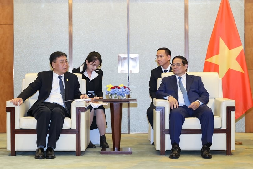 Prime Minister Pham Minh Chinh receives vice chairman of COMAC Shen Bo in Tianjin, China on June 26, 2025. Photo courtesy of the governments news portal.