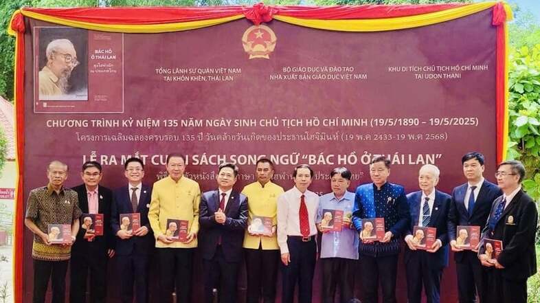 Delegates take a commerative photo at the book launch ceremony on May 18, 2025. Photo courtesy of Vietnam Education Publishing House.