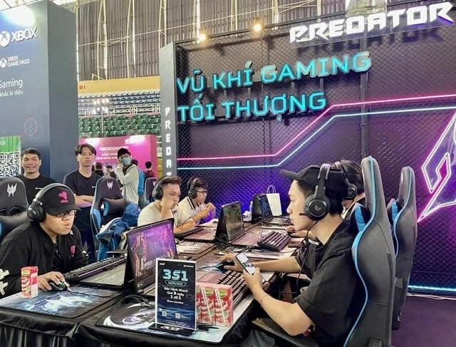 Young people play games at Vietnam GameVerse in 2023. Photo courtesy of VNA.