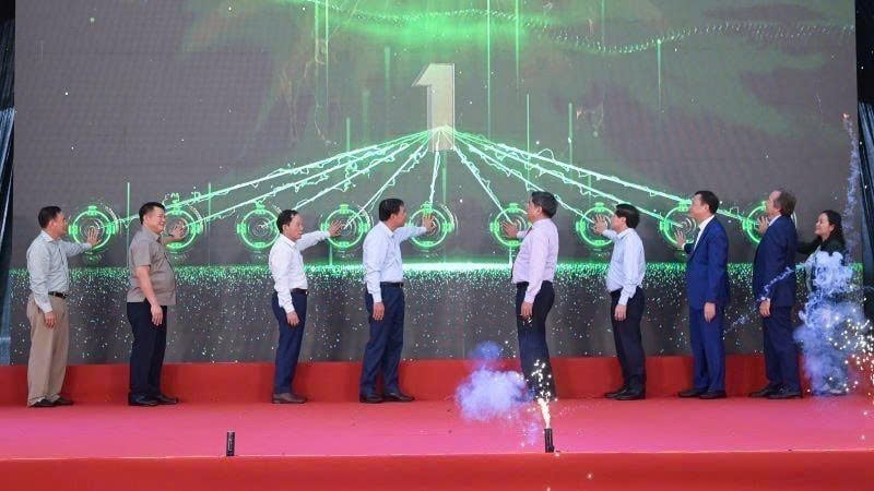 The first paper-based food packaging line in Vietnam applying Tetra Recart® technology is officially inaugurated in Son La province on July 2, 2025. Photo courtesy of Nhan dan (People) newspaper