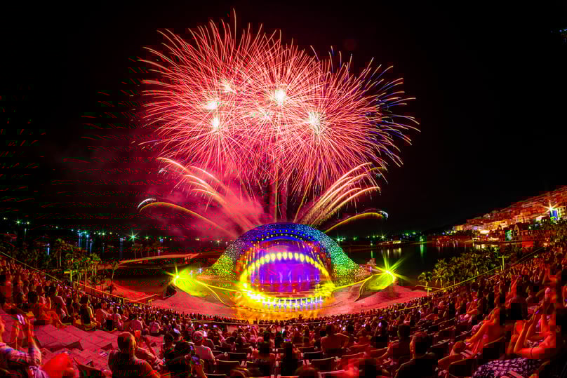 Thousands of visitors attend the Guinness record-breaking show “Kiss of the Sea” at Sunset Town.