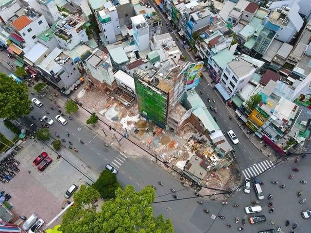 Aerial view of cleared land and ongoing demolition at the site of Ho Chi Minh City's Metro Line 2 project. Photo courtesy of Saigon Times.
