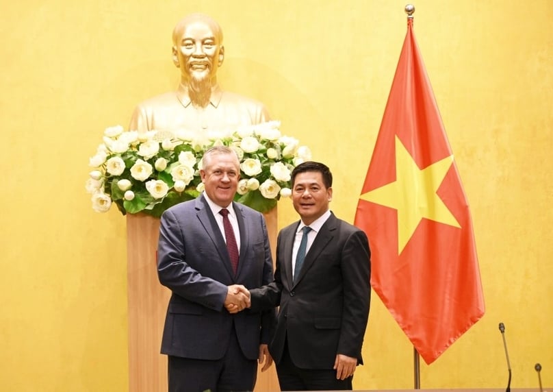 Minister of Industry and Trade Nguyen Hong Dien (right) receives Michael Kielly, president of global government affairs at UPS, in Hanoi, July 11, 2025. Photo courtesy of the ministry's news portal.