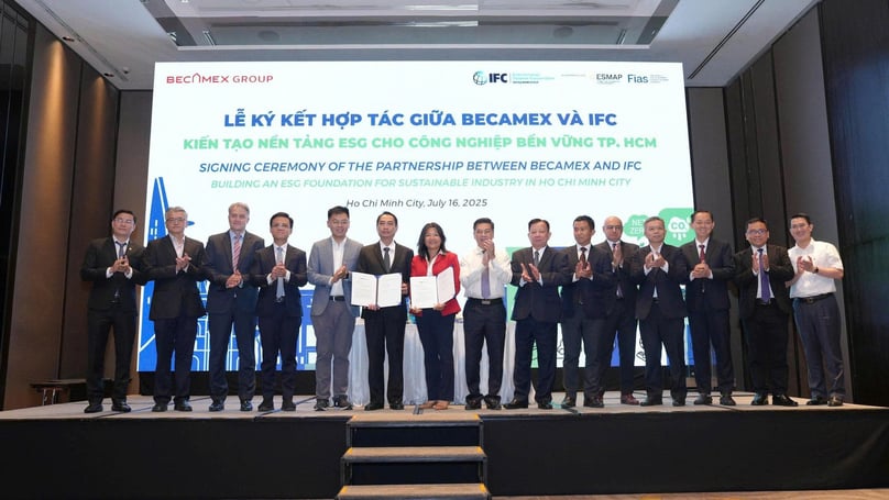 At the signing ceremony of a partnership between Becamex IDC and International Finance Corporation (IFC) in Ho Chi Minh City on July 16, 2025. Photo courtesy of Becamex.