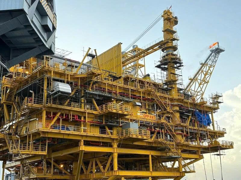 The CPP-KNT central processing platform, part of the Kinh Ngu Trang-Kinh Ngu Trang Nam oil field off Vietnam's southern coast. Photo courtesy of Dau tu (Investment) newspaper.