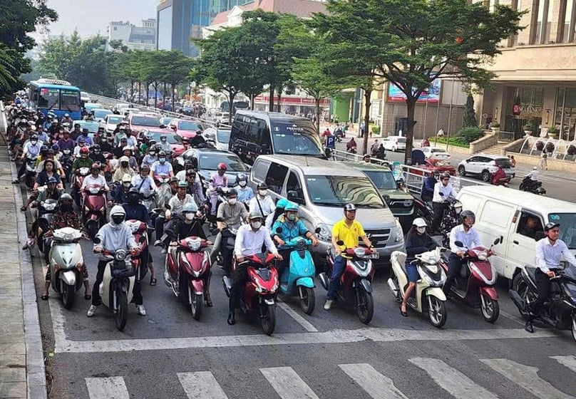 Motorbikes and cars in a street of Hanoi, northern Vietnam. Photo courtesy of VNA.