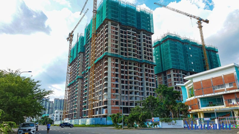An apartment project under construction. Photo by The Investor/Vu Pham.