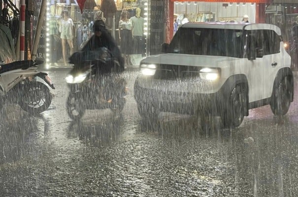 Hanoi is still in the area forecast to have rain due to the impact of typhoon Wipha. Photo courtesy of Thanh Nien (Young People) newspaper.