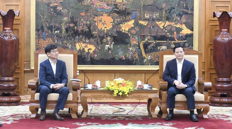 Chairman of the Bac Ninh provincial People’s Committee Vuong Quoc Tuan (right) and CEO of Samsung Vietnam Na Ki Hong in Bac Ninh province, northern Vietnam, July 21, 2025. Photo courtesy of VNA.
