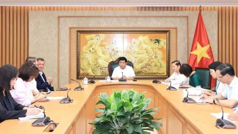 Deputy Prime Minister Nguyen Chi Dung (center) at a meeting with German-based Avestos Group on July 23, 2025. Photo courtesy of VNA.