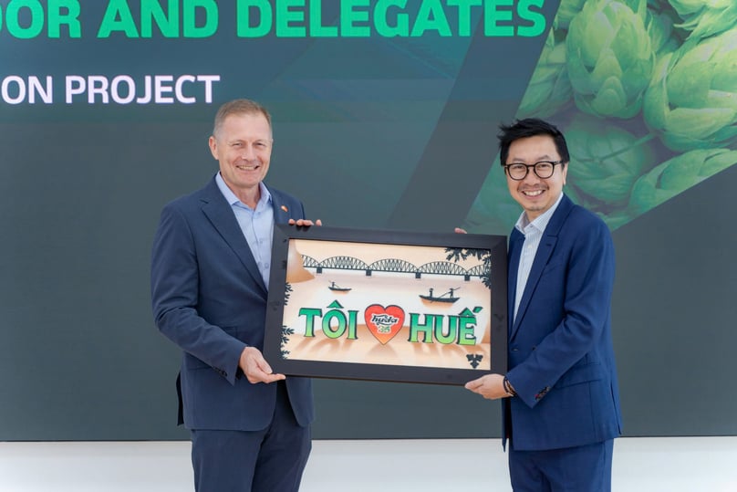 Ambassador of Denmark Nicolai Prytz (left) reaffirms strong support for Carlsberg Vietnam’s sustainable growth journey.