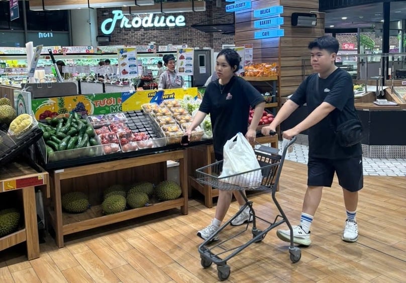 Domestic consumption stimulation is among the major driving forces of Vietnam's GDP growth in 2025. Pictured are shoppers at an outlet of Aeon in Hanoi. Photo courtesy of The Investor/Kim Ngan.