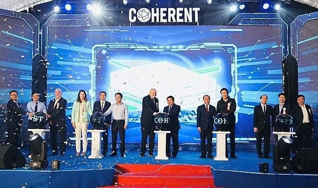 Vietnamese Deputy Prime Minister Nguyen Chi Dung and Coherent executive vice president Gary Kapusta (both centered) at the inauguration ceremony for the Coherent Nhon Trach factory in Dong Nai province, southern Vietnam, July 28, 2025. Photo courtesy of the government's news portal.