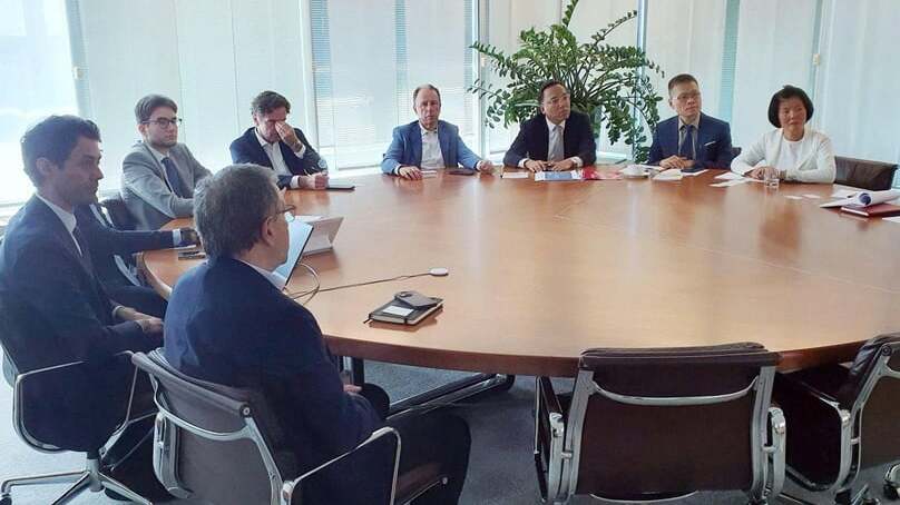 At a working session between Vietnam's Deputy Minister of Industry and Trade Nguyen Hoang Long and senior leaders of Italian energy group ENI in Milan, July 2025. Photo courtesy of the ministry.
