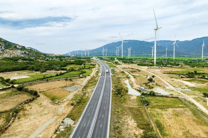 A section of the North-South Expresway in Vietnam. Photo courtesy of Deo Ca Transport Infrastructure Investment JSC.