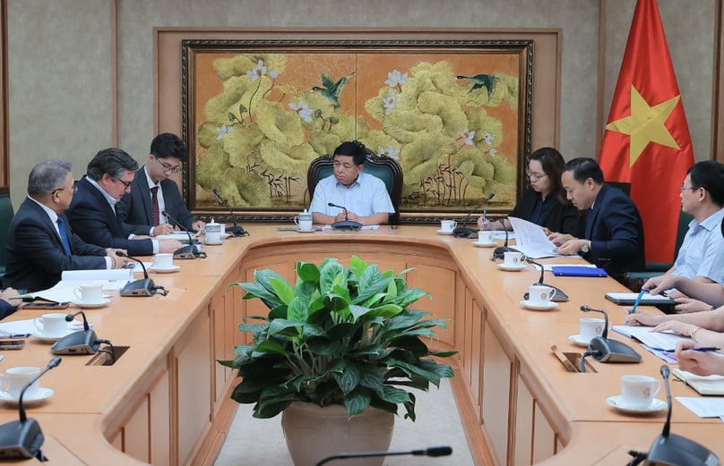 Deputy Prime Minister Nguyen Chi Dung at a meeting with leaders of Aboitiz Group in Hanoi on August 5, 2025. Photo courtesy of the government's news portal.
