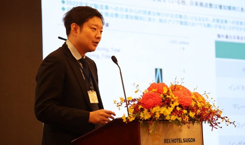Abe Ryota, a senior economist at SMBC, speaks at the Ho Chi Minh City-Hyogo Economic Forum 2025 in Ho Chi Minh City on August 5, 2025. Photo courtesy of the organizer.