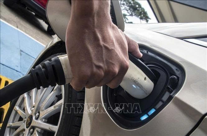 Indonesia is pushing for regulations for EV factories to shift from lithium-based to nickel-based batteries. Photo courtesy of AFP/VNA.