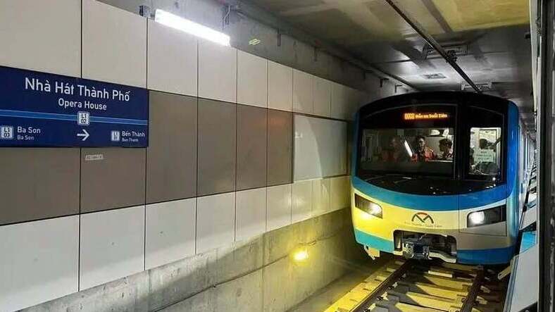 A train on the Metro Line No. 1 (Ben Thanh-Suoi Tien) in Ho Chi Minh City, southern Vietnam. Photo courtesy of Vietnam News Agency.