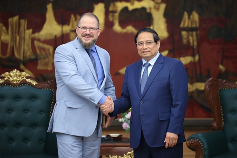 Prime Minister Pham Minh Chinh (right) receives Cristiano Amon, president and CEO of Qualcomm Incorporated, in Hanoi on August 12, 2025. Photo courtesy of the government's news portal.