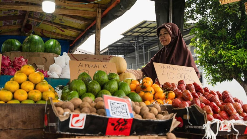 An Indonesian street vendor sells fruits. Photo courtesy of Invest Indonesia.