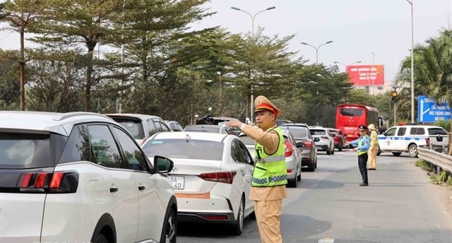 Traffic police direct vehicle flow at the Phap Van Expressway interchange. Photo courtesy of VNA.