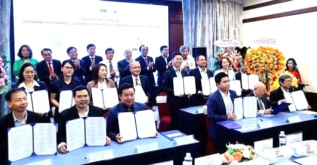 The Alliance for Research and Training in Semiconductors and Microelectronics (ARTSeMi) was officially launched in HCMC on August 21. Photo courtesy of VNA.