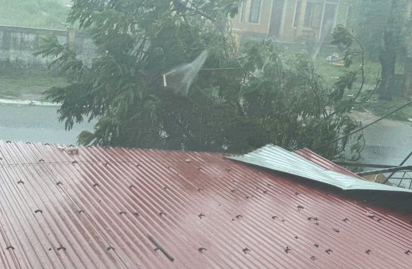 Typhoon Kajiki is making landfall in Ha Tinh province, central Vietnam. Photo courtesy of Tien Phong (Vanguard) newspaper.
