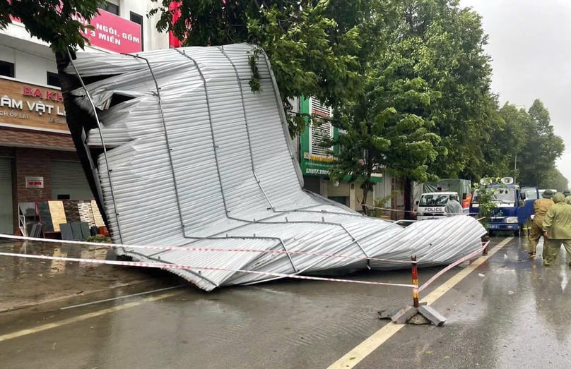 Roofing sheets blown away by typhoon Kajiki in Nghe An province, central Vietnam. Photo courtesy of Tien Phong (Vanguard) newspaper.