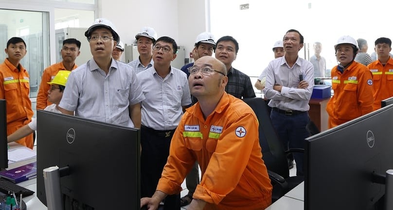 On August 25, 2025, EVNNPT’s leaders are on-site in the storm’s epicenter to directly oversee emergency response efforts. Photo courtesy of EVNNPT.