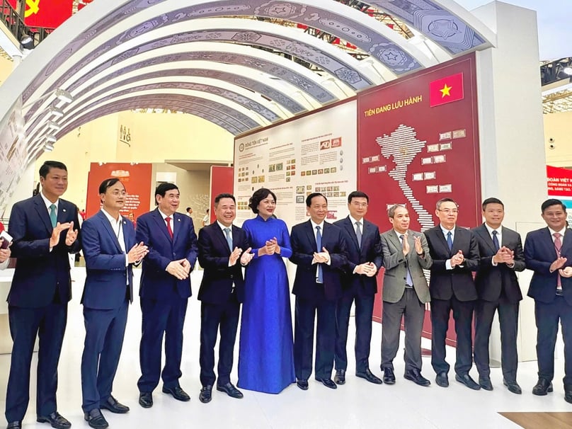 SBV Governor Nguyen Thi Hong and leaders of the banking sector attend the exhibition “A80 National Achievements”. Photo courtesy of MB.