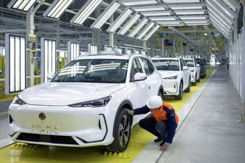Proton Holdings Bhd e.MAS 7 EVs at the company's plant in Tanjung Malim, Perak, Malaysia. Photo courtesy of bangkokpost.com.