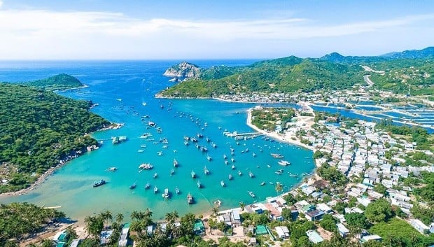 An aerial view of Cam Ranh, Khanh Hoa province, central Vietnam. Photo courtesy of Khanh Hoa's administratiom.