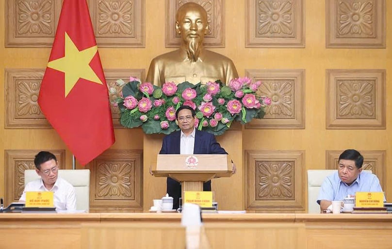 PM Pham Minh Chinh works with the Policy Advisory Council on September 7, 2025. Photo courtesy of Vietnam News Agency.