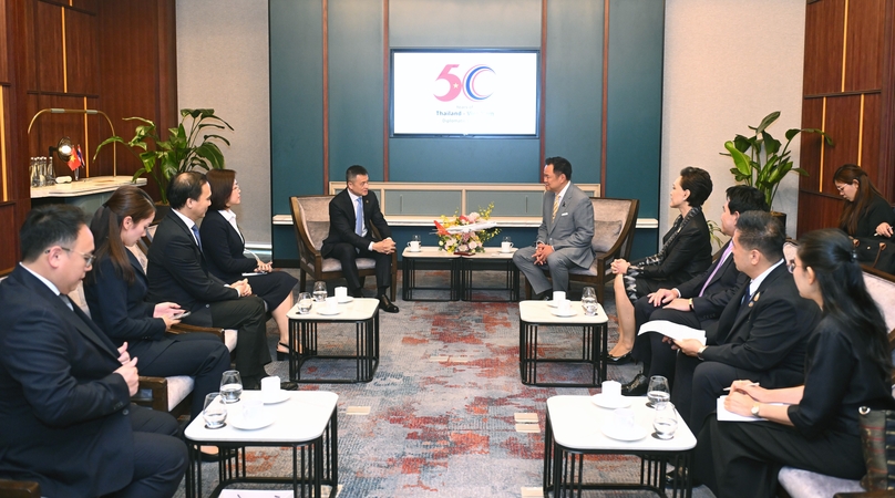 Thai Prime Minister Anutin Charnvirakul (right) meets with Sun Group's chairman Dang Minh Truong in Vietnam, June 9, 2026.