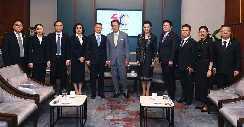 Thai Prime Minister Anutin Charnvirakul (center) and his delegation pose for a commemorative photo with Sun Group’s leaders, June 9, 2026.