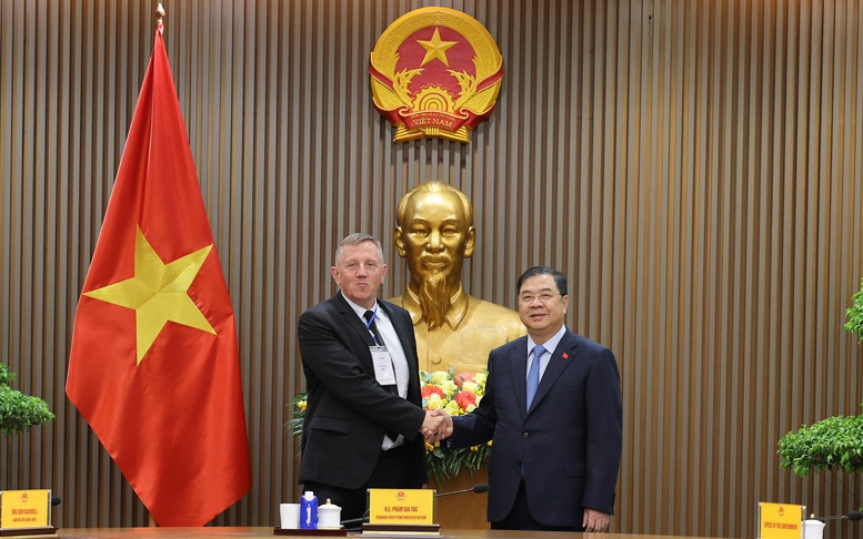 Vietnam's standing Deputy Prime Minister Pham Gia Tuc (right) and Global Wind Energy Council's (GWEC) CEO Ben Backwell, Hanoi, June 9, 2026. Photo courtesy of the government's news portal.