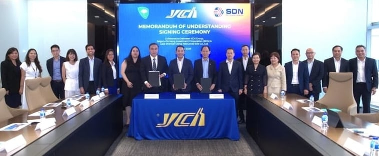 The Danang delegation witness the signing of a strategic cooperation agreement between YCH Group, SDN and Laos Schenker Using Resources Sole Co., Ltd. Photo courtesy of the city administration.