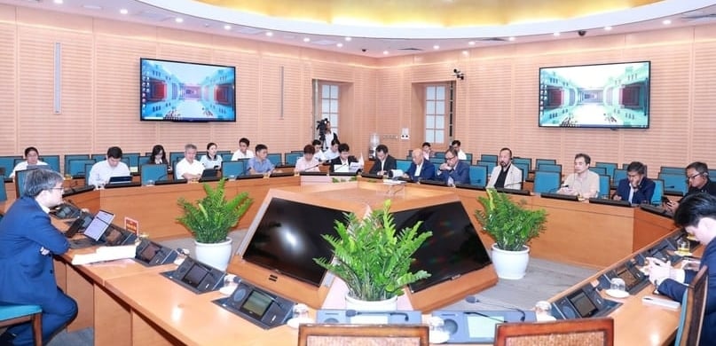 Hanoi officials work with representatives of JLand Group and Kinh Bac City on July 5, 2026. Photo courtesy of the municipal news portal.