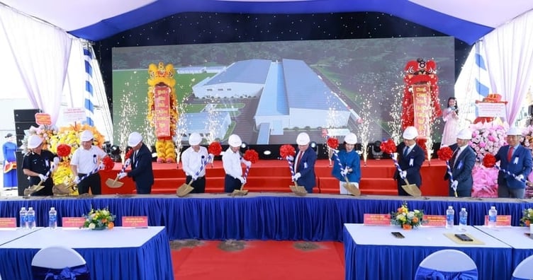 Quan chức tỉnh Thái Nguyên, Dowooinsys và Dowooinsys Vina tham dự lễ khởi công nhà máy sản xuất thứ hai của công ty tại Khu công nghiệp Sông Công II, tỉnh Thái Nguyên, miền Bắc Việt Nam, ngày 8 tháng 7 năm 2026. Ảnh do cổng thông tin Thái Nguyên cung cấp
