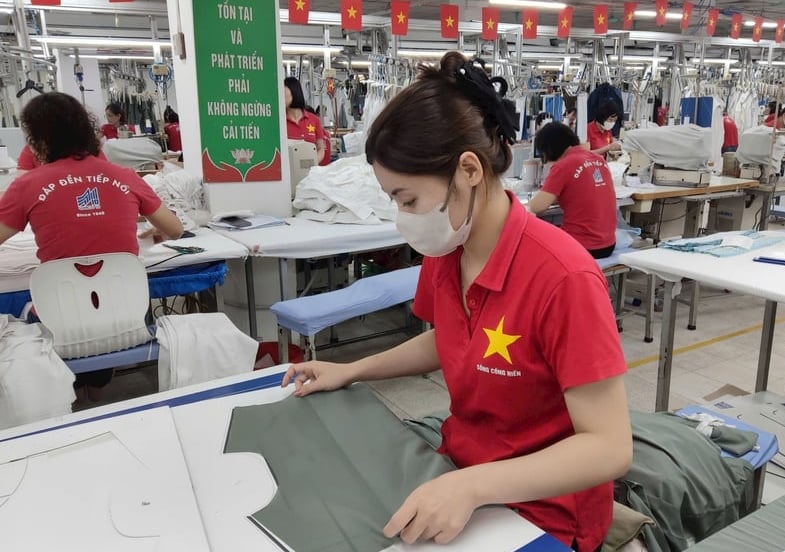 At a garment factory in Vietnam. Photo courtesy of Hanoi Moi (New Hanoi) newspaper.