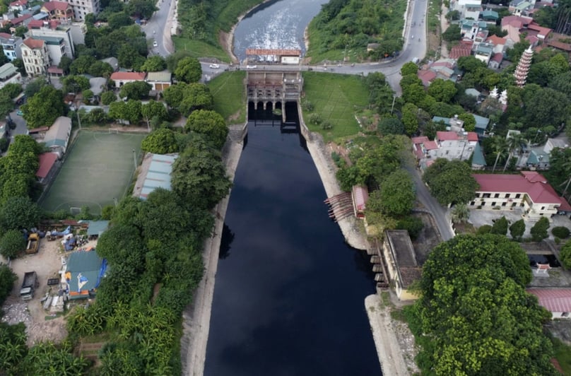 A section of Nhue river in Hanoi. Photo courtesy of Dan Tri (Intellect) newspaper.