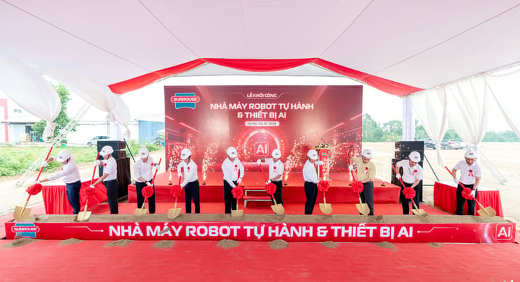 Sunhouse leaders and delegates perform the groundbreaking ceremony for the company's AI & Smart Appliances Innovation Hub. Photo courtesy of Sunhouse.