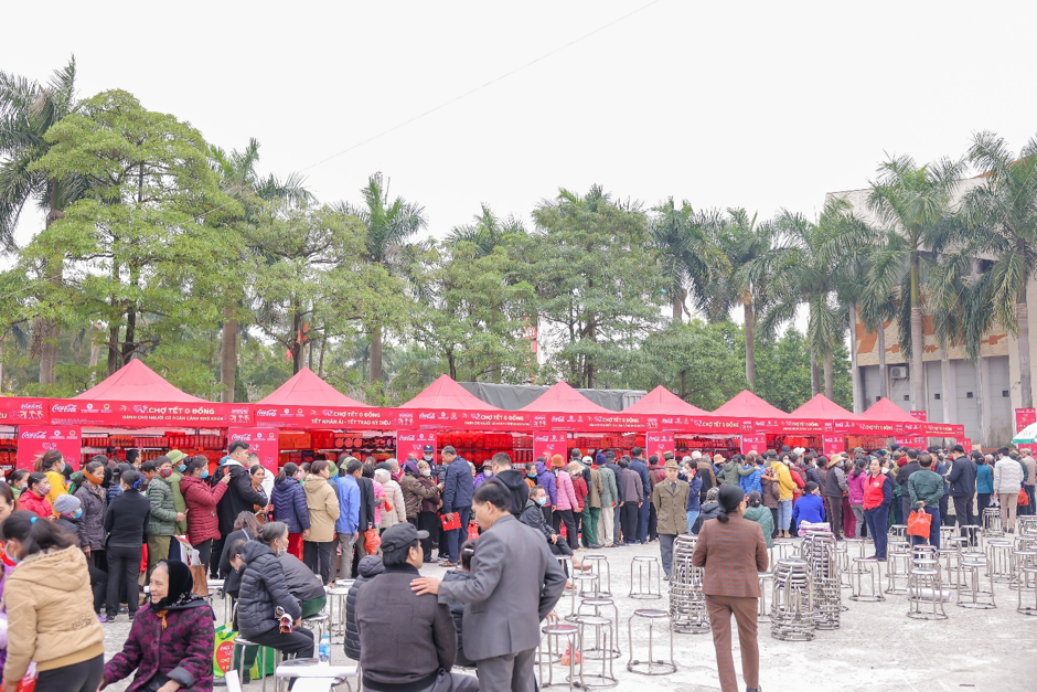 Coca-Cola Vietnam sets record of ‘Vietnamese Tet table with the largest number of participating families in the world’ 3