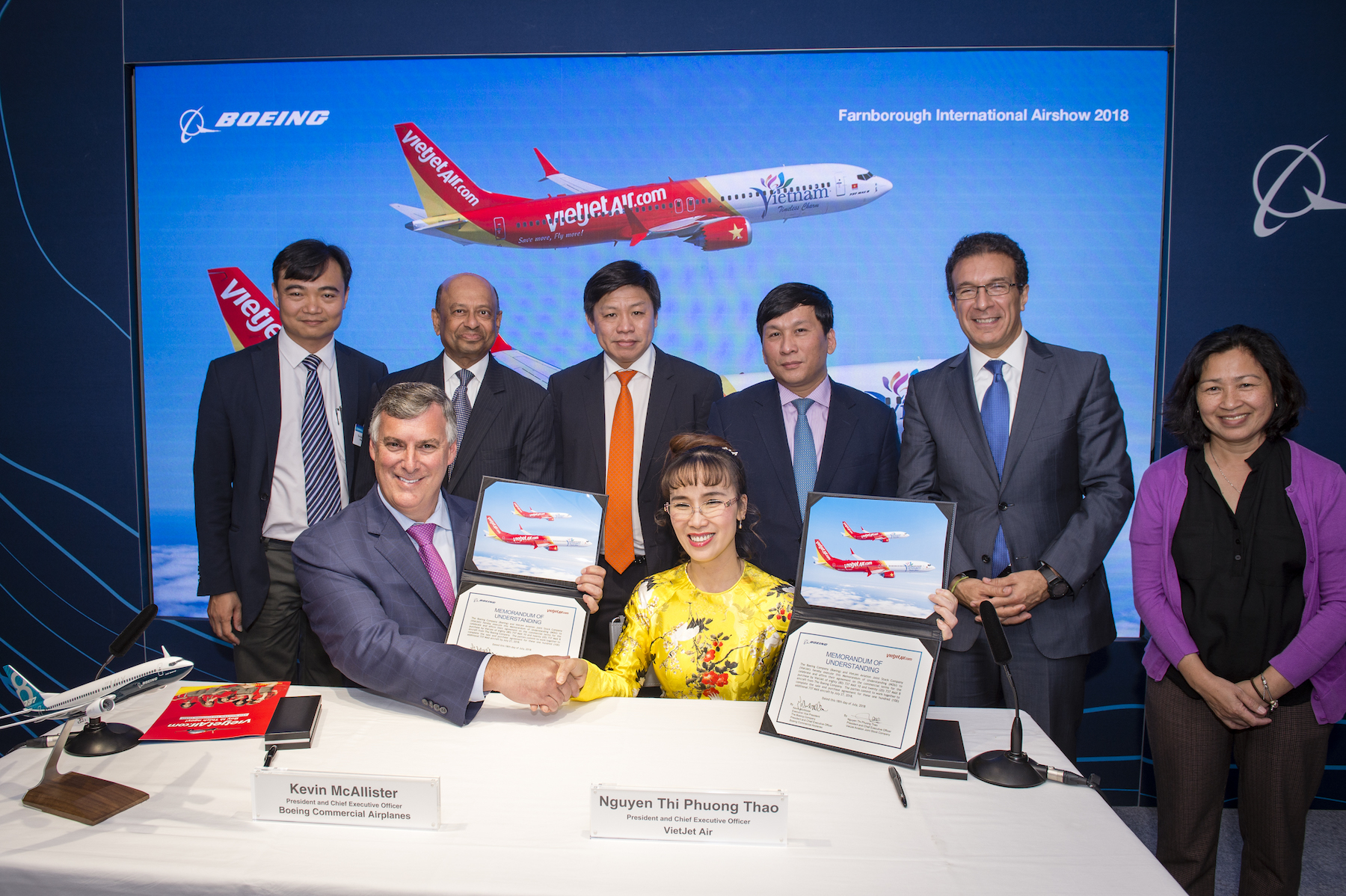 Vietjet struck new deal purchasing 100 aircrafts with Boeing